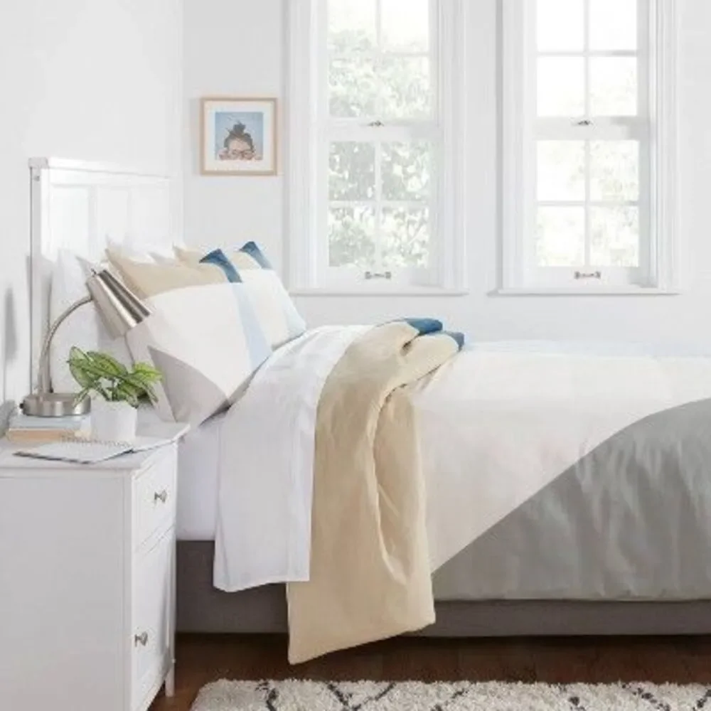Room Essentials Gray and White Duvet Set